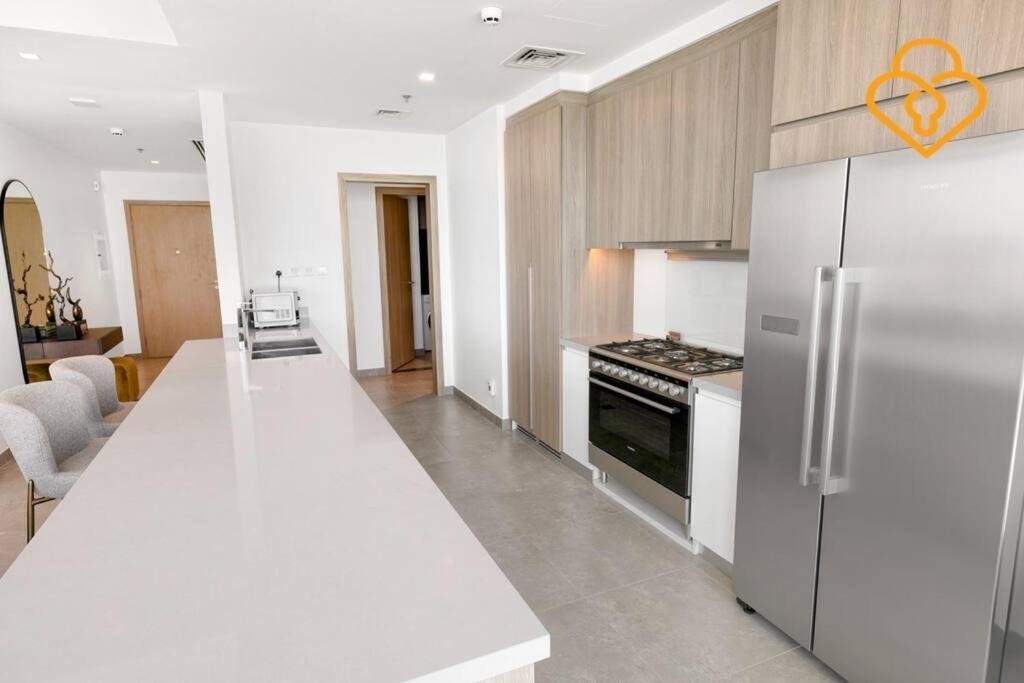 Keysplease Luxury 3 B/r Fascinating Sea & Marina Views Apartment